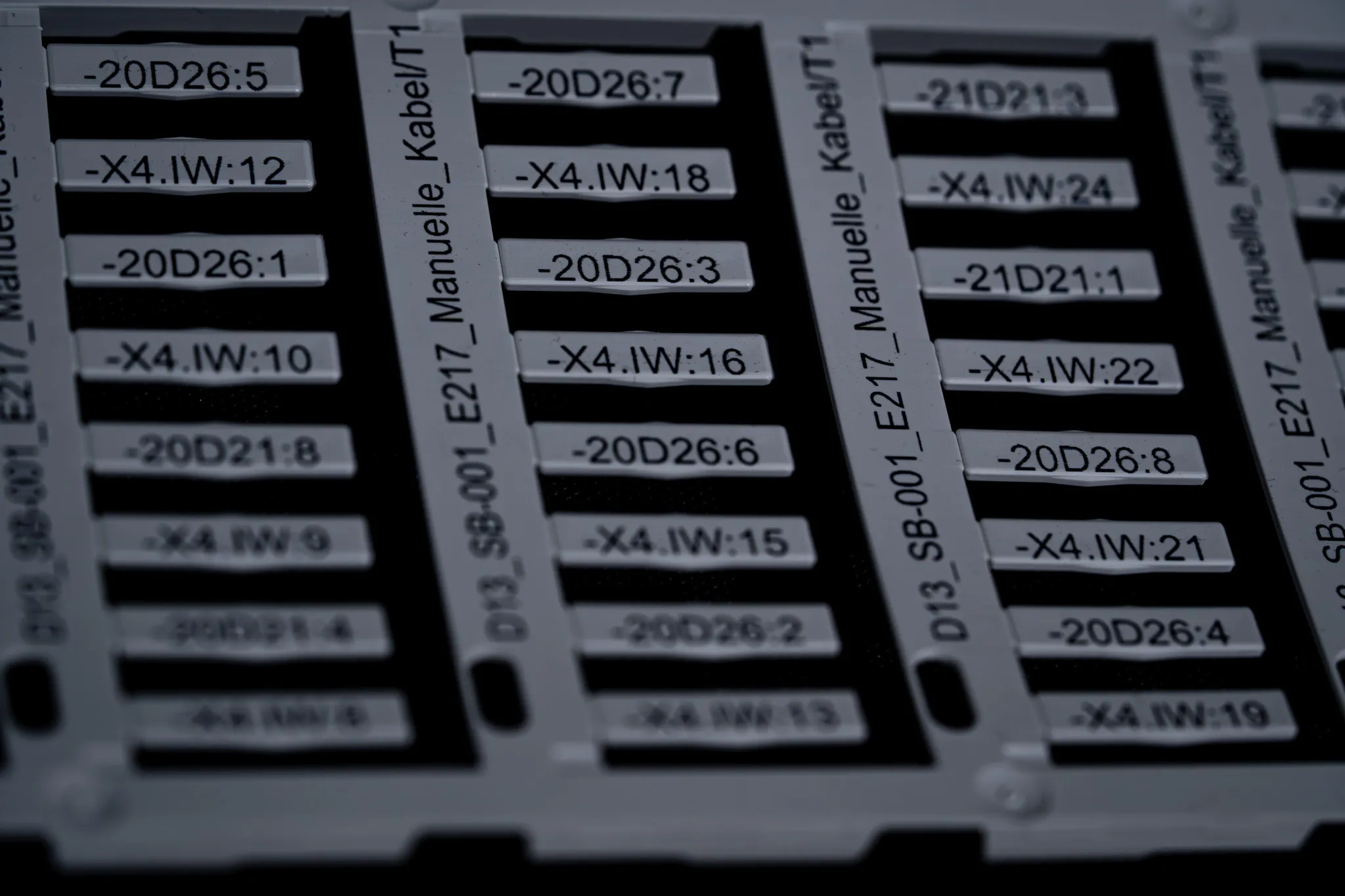 Maßgeschneiderte Kabelbezeichnung für die Verdrahtung in Deutschland
